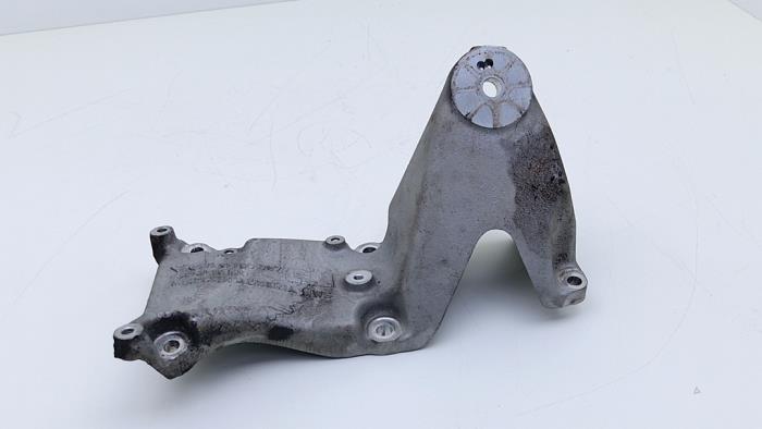 Usagé Support moteur Volkswagen Touareg (7PA/PH) 3.0 V6 24V TSI Hybrid Prix € 75,00 Règlement à la marge proposé par Automaterialen Ronald Morien B.V.