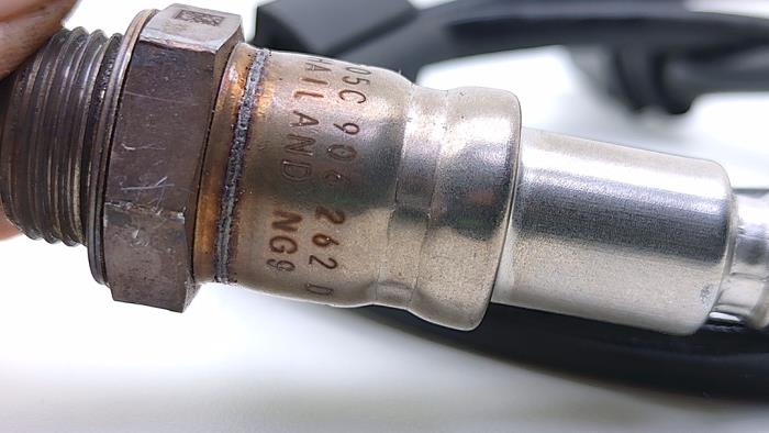 Lambda probe from a Volkswagen T-Roc I 1.0 TSI 12V BlueMotion 2024