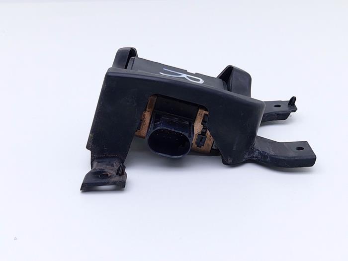 Usados Sensor de radar Audi A3 Sportback (8VA/8VF) 1.4 TFSI 16V 40 e-tron Precio € 272,25 IVA incluido ofrecido por Automaterialen Ronald Morien B.V.