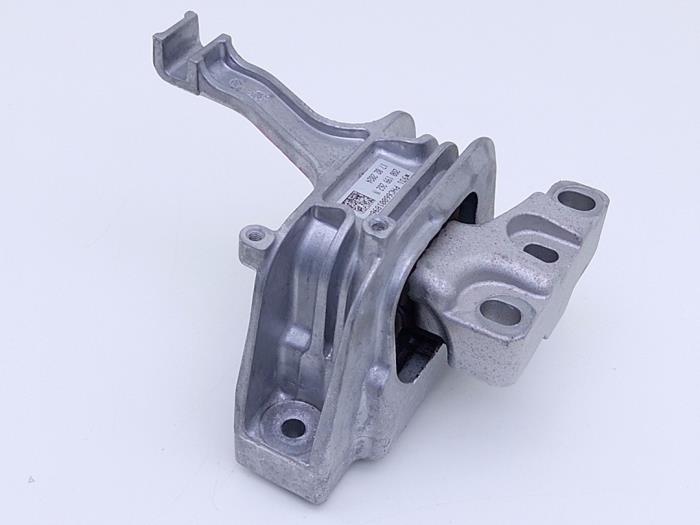 Used Engine mount Volkswagen Taigo 1.5 TSI 16V Price € 65,00 Margin scheme offered by Automaterialen Ronald Morien B.V.