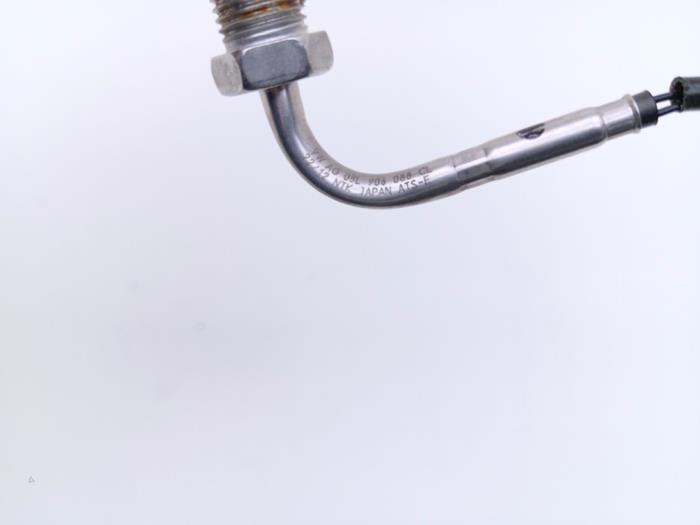 Engine temperature sensor from a Volkswagen Tiguan (5N1/2) 2.0 TDI 16V 4Motion 2013