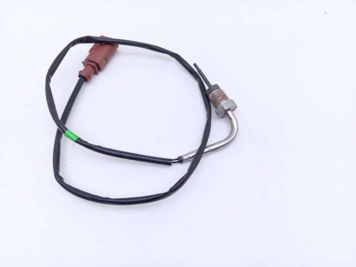 Engine temperature sensor from a Volkswagen Tiguan (5N1/2) 2.0 TDI 16V 4Motion 2013