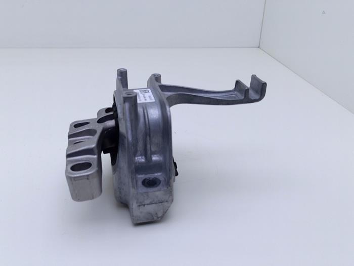 Used Engine mount Volkswagen Tiguan (CT1) 2.0 TDI 4Motion Price € 59,29 Inclusive VAT offered by Automaterialen Ronald Morien B.V.