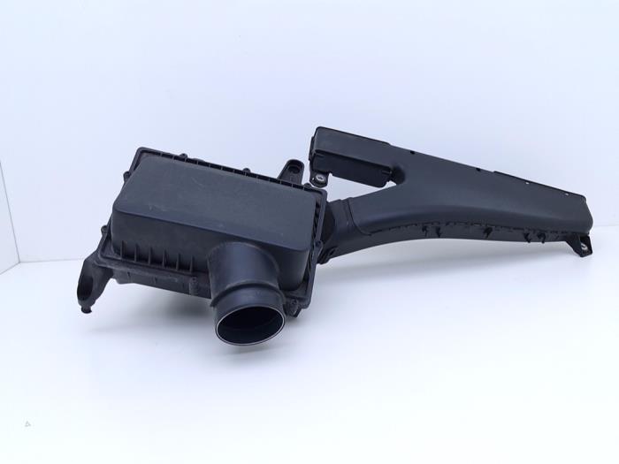 Gebrauchte Luftfiltergehäuse Lynk &amp; Co 01 1.5 PHEV Preis € 95,00 Margenregelung angeboten von Automaterialen Ronald Morien B.V.