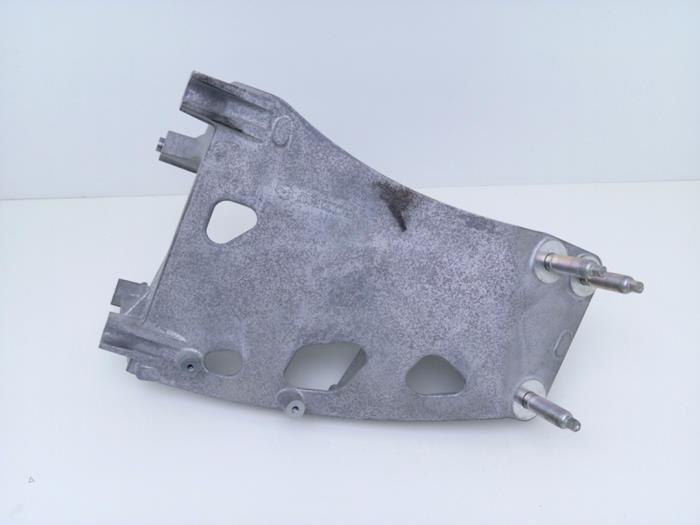 Usagé Support moteur Mazda MX-30 e-SkyActiv 145 Prix € 135,00 Règlement à la marge proposé par Automaterialen Ronald Morien B.V.