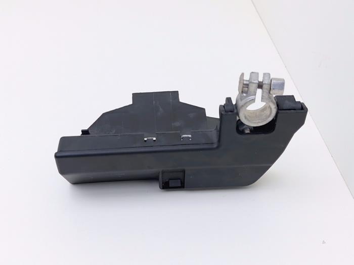Używane Biegun akumulator Audi A6 (C6) 2.8 V6 24V FSI Cena € 30,00 Procedura marży oferowane przez Automaterialen Ronald Morien B.V.