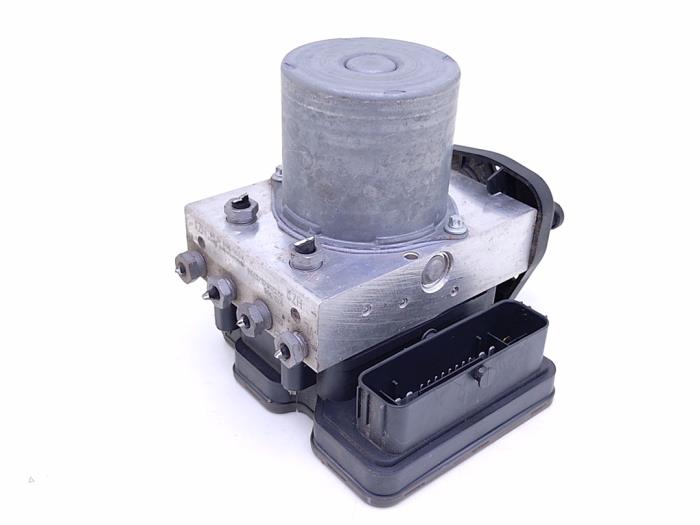 Usagé Bloc ABS Mercedes EQE (V295) 300 89/90 kWh Prix € 645,00 Prix TTC proposé par Automaterialen Ronald Morien B.V.