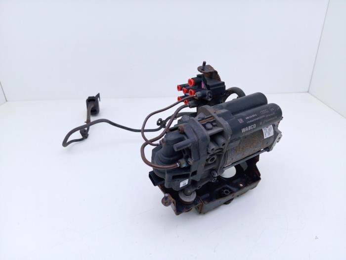 Begagnade Luftpump (fjädring) Audi Q7 (4MB/4MG) 3.0 TDI V6 24V e-tron plug-in hybrid Pris € 499,00 Marginaltabell erbjuds av Automaterialen Ronald Morien B.V.