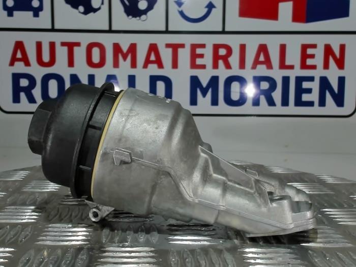 Oil filter housing from a Volkswagen Polo IV (9N1/2/3) 1.2 55 2004