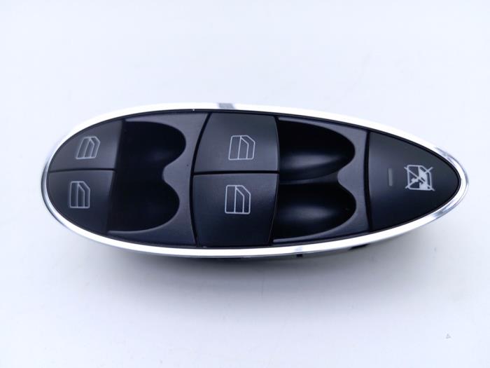 Usados Interruptor combinado de ventanillas Mercedes E (W211) 2.2 E-220 CDI 16V Precio € 25,00 Norma de margen ofrecido por Automaterialen Ronald Morien B.V.