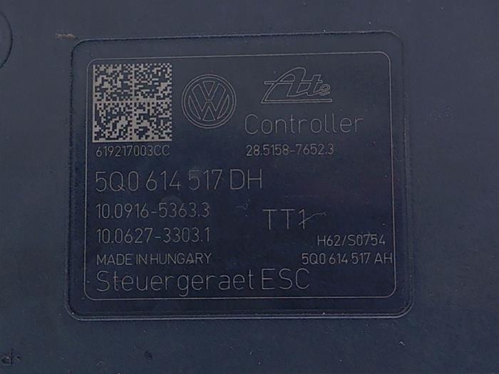 ABS Pumpe van een Volkswagen Passat Variant (3G5) 1.6 TDI 16V 2019