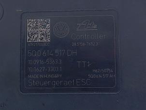 ABS Pumpe van een Volkswagen Passat Variant (3G5) 1.6 TDI 16V 2019