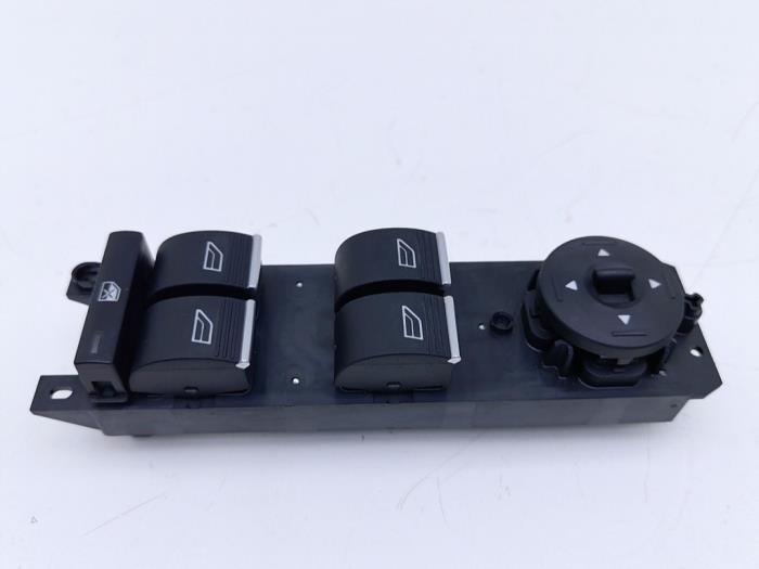 Usados Interruptor combinado de ventanillas Ford Focus 3 1.0 Ti-VCT EcoBoost 12V 125 Precio € 25,00 Norma de margen ofrecido por Automaterialen Ronald Morien B.V.
