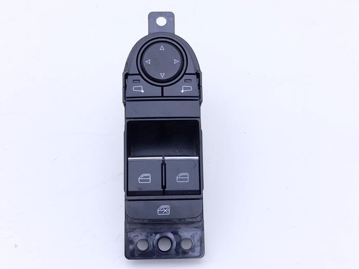 Usados Interruptor combinado de ventanillas Mazda MX-30 e-SkyActiv 145 Precio € 75,00 Norma de margen ofrecido por Automaterialen Ronald Morien B.V.