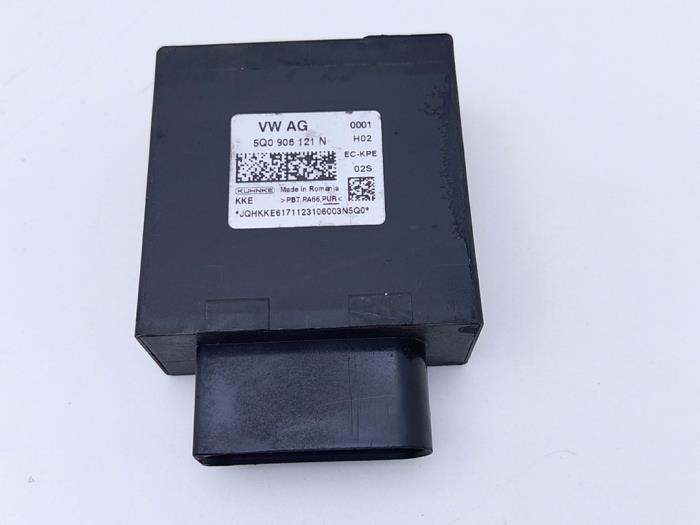 Usagé Module pompe carburant Volkswagen Golf VII Variant (AUVV) 1.6 TDI 16V Prix € 49,00 Règlement à la marge proposé par Automaterialen Ronald Morien B.V.