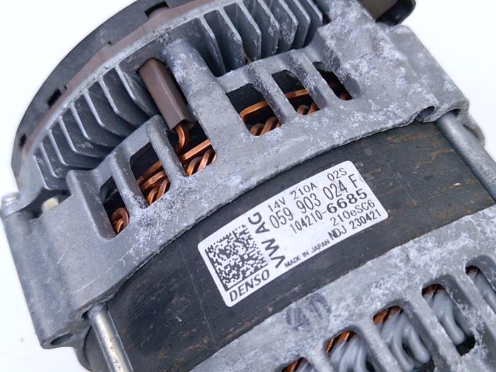 Dynamo from a Volkswagen Touareg 3.0 TDI 231 V6 24V 2022