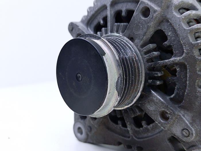 Dynamo from a Volkswagen Touareg 3.0 TDI 231 V6 24V 2022