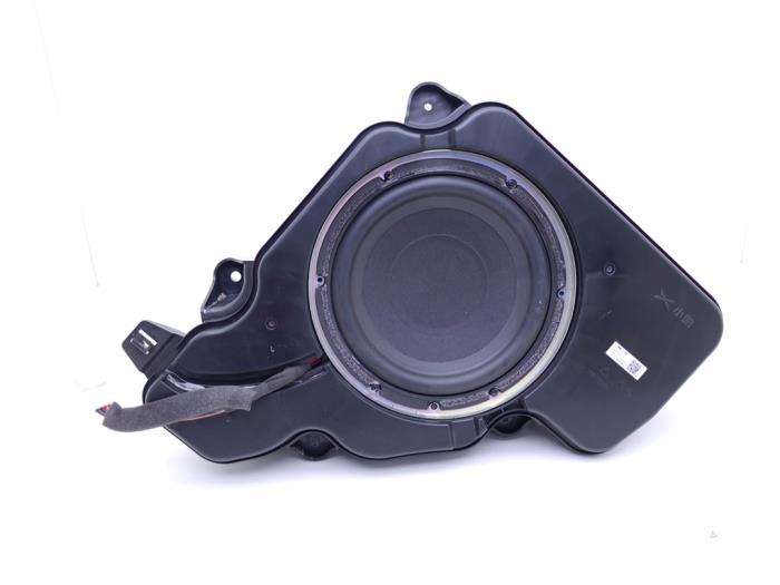 Używane Subwoofer XPENG G6 AWD Performance Cena € 195,00 Procedura marży oferowane przez Automaterialen Ronald Morien B.V.