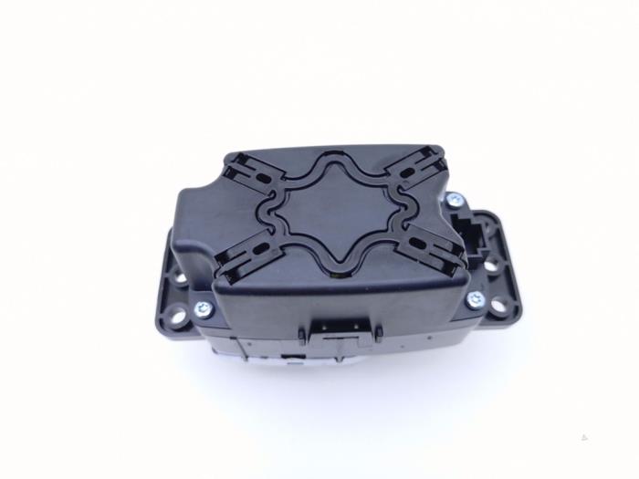 On-board computer controller from a Mercedes-Benz A (W176) 1.5 A-180 CDI, A-180d 16V 2013