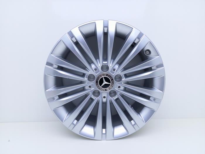 Używane Obrecz Mercedes C Estate (S206) C-180 1.5 EQ Boost Cena € 195,00 Procedura marży oferowane przez Automaterialen Ronald Morien B.V.
