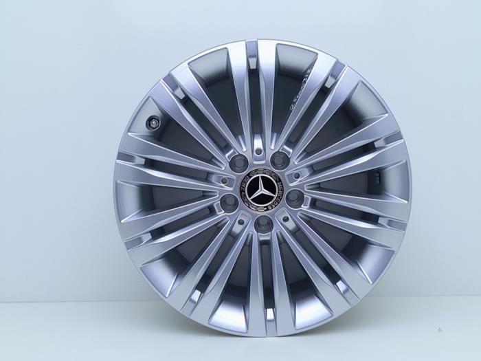 Używane Obrecz Mercedes C Estate (S206) C-180 1.5 EQ Boost Cena € 195,00 Procedura marży oferowane przez Automaterialen Ronald Morien B.V.