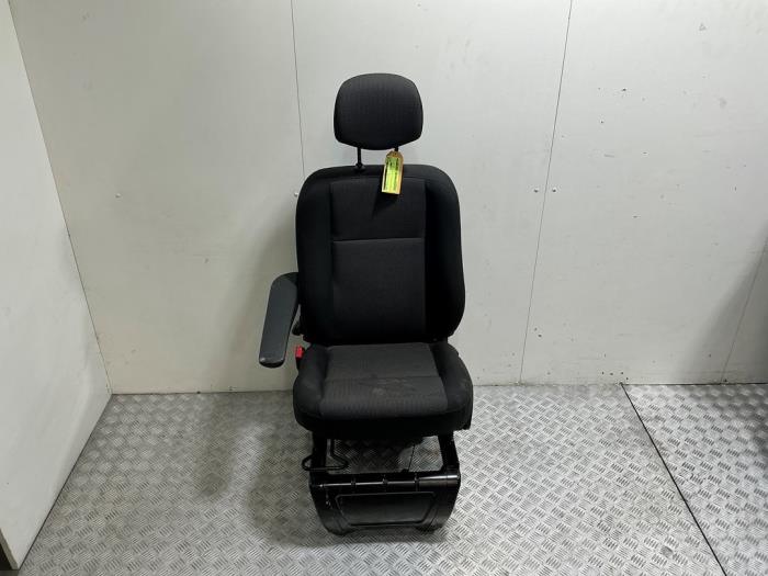Używane Fotel lewy Renault Master III (EV/HV/UV/VA/VB/VD/VF/VG/VJ) 2.3 dCi 165 16V RWD Cena € 840,95 Z VAT oferowane przez Automaterialen Ronald Morien B.V.