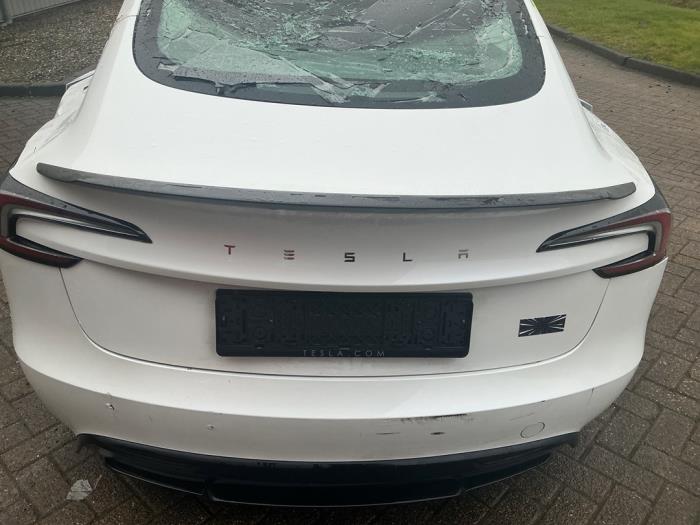 Używane Tylna klapa Tesla Model 3 Performance AWD 78 kWh Cena € 794,99 Z VAT oferowane przez Automaterialen Ronald Morien B.V.