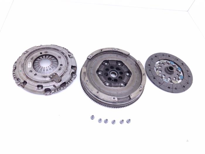 Usagé Kit embrayage (complet) Renault Master III (EV/HV/UV/VA/VB/VD/VF/VG/VJ) 2.3 dCi 165 16V RWD Prix € 349,00 Prix TTC proposé par Automaterialen Ronald Morien B.V.