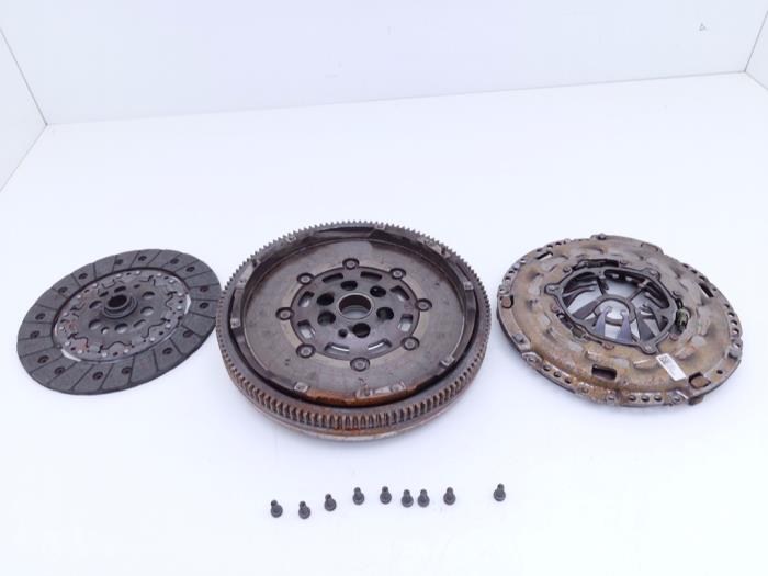 Usagé Kit embrayage (complet) Volkswagen Transporter T6 2.0 TDI Prix € 295,00 Prix TTC proposé par Automaterialen Ronald Morien B.V.
