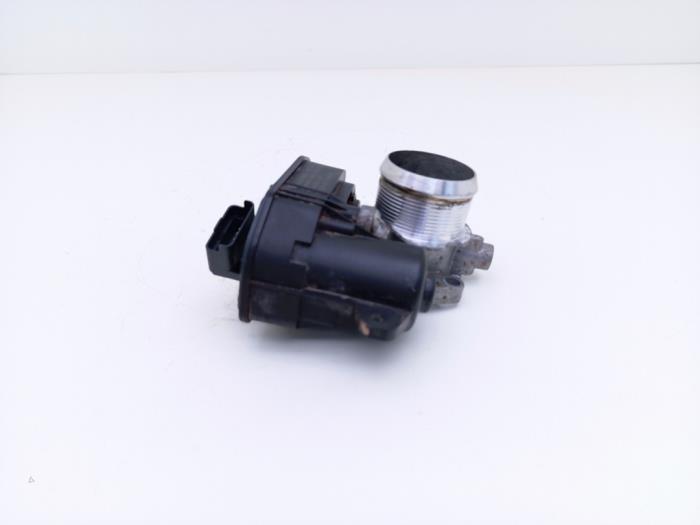 Gebrauchte Drosselklappengehäuse Peugeot 3008 II (M4/MC/MJ/MR) 1.2 12V e-THP PureTech 130 Preis € 25,00 Margenregelung angeboten von Automaterialen Ronald Morien B.V.