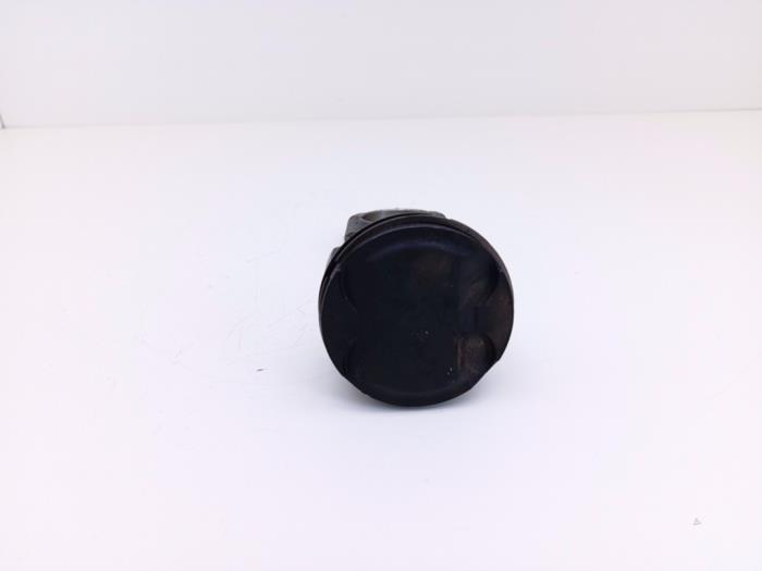 Usagé Piston Volvo V40 (MV) 1.5 T3 16V Geartronic Prix € 125,00 Règlement à la marge proposé par Automaterialen Ronald Morien B.V.