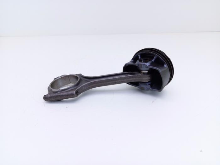 Usagé Piston Volvo V40 (MV) 1.5 T3 16V Geartronic Prix € 125,00 Règlement à la marge proposé par Automaterialen Ronald Morien B.V.