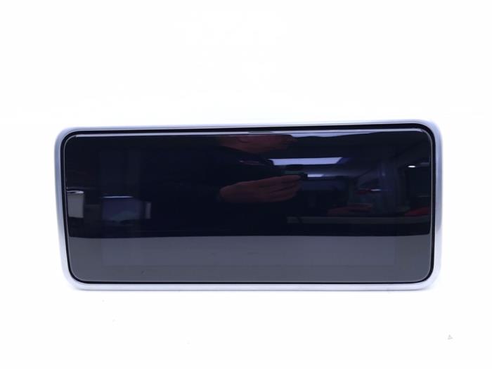 Usados Pantalla interior Landrover Range Rover Velar (LY) 3.0 D300 AWD Precio € 445,00 Norma de margen ofrecido por Automaterialen Ronald Morien B.V.