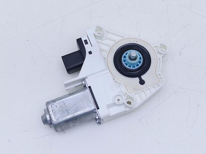 Usados Motor de ventanilla de puerta Tesla Model Y RWD 58 kWh, Long Range RWD 75 kWh Precio € 85,00 Norma de margen ofrecido por Automaterialen Ronald Morien B.V.