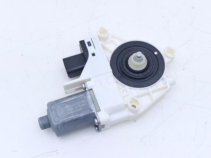 Usados Motor de ventanilla de puerta Tesla Model Y RWD 58 kWh, Long Range RWD 75 kWh Precio € 85,00 Norma de margen ofrecido por Automaterialen Ronald Morien B.V.