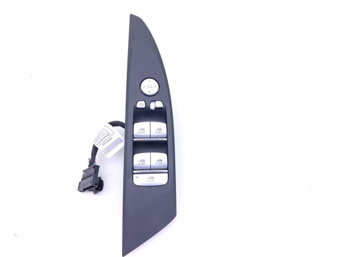 Usados Interruptor combinado de ventanillas BMW 8 serie Gran Coupe (G16) 840d xDrive 24V Precio € 49,00 Norma de margen ofrecido por Automaterialen Ronald Morien B.V.