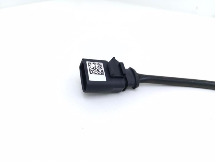 Lambda probe from a Audi A6 Avant (C8) 2.0 16V 55 TFSI e Hybrid Quattro 2023