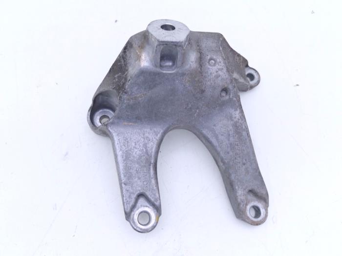 Used Engine mount Lamborghini Urus 4.0 V8 Price € 42,35 Inclusive VAT offered by Automaterialen Ronald Morien B.V.