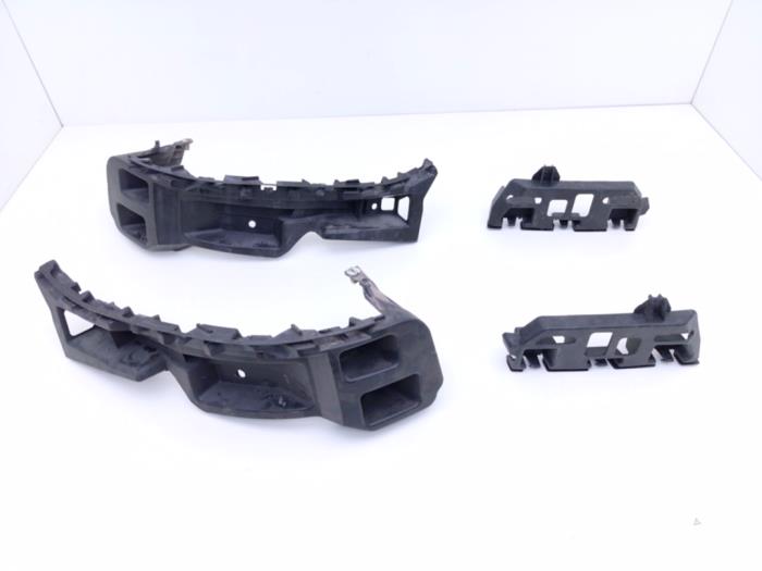 Bumper corner bracket