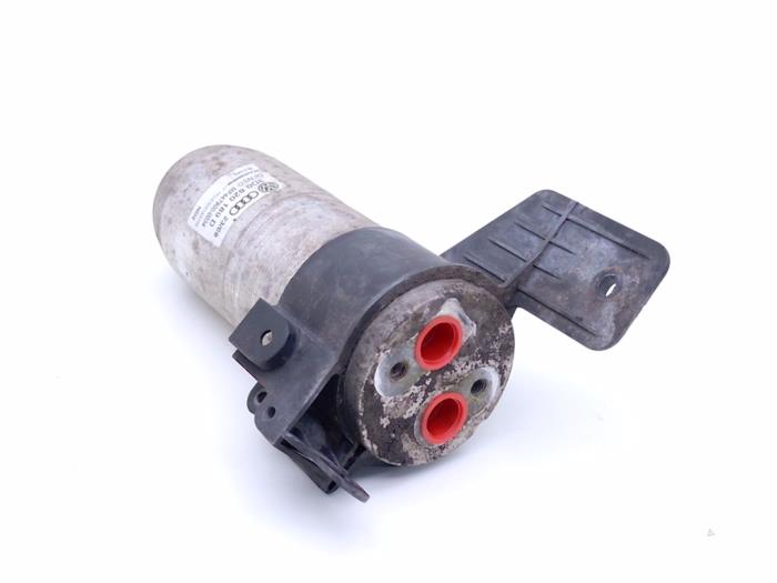 Usagé Déshydrateur clim Bentley Continental GT 6.0 W12 48V Prix € 35,00 Règlement à la marge proposé par Automaterialen Ronald Morien B.V.