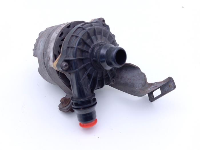 Begagnade Extra vattenpump Mercedes C-Klasse AMG (W205) C-63 S,Edition 1 AMG 4.0 V8 Biturbo Pris € 75,00 Marginaltabell erbjuds av Automaterialen Ronald Morien B.V.