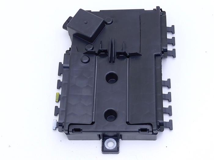 Gebrauchte Stromverteiler Mercedes C-Klasse AMG (W205) C-63 S,Edition 1 AMG 4.0 V8 Biturbo Preis € 45,00 Margenregelung angeboten von Automaterialen Ronald Morien B.V.