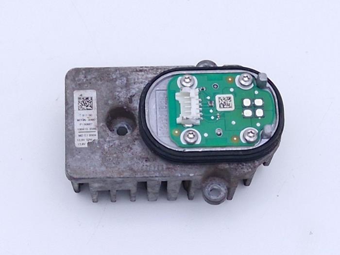 Używane Lampa LED Mercedes C-Klasse AMG (W205) C-63 S,Edition 1 AMG 4.0 V8 Biturbo Cena € 35,00 Procedura marży oferowane przez Automaterialen Ronald Morien B.V.