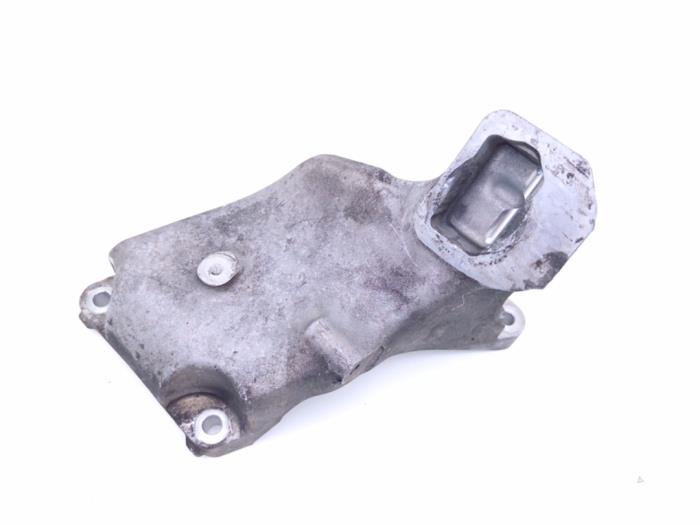 Used Engine mount Mercedes C-Klasse AMG (W205) C-63 S,Edition 1 AMG 4.0 V8 Biturbo Price € 65,00 Margin scheme offered by Automaterialen Ronald Morien B.V.