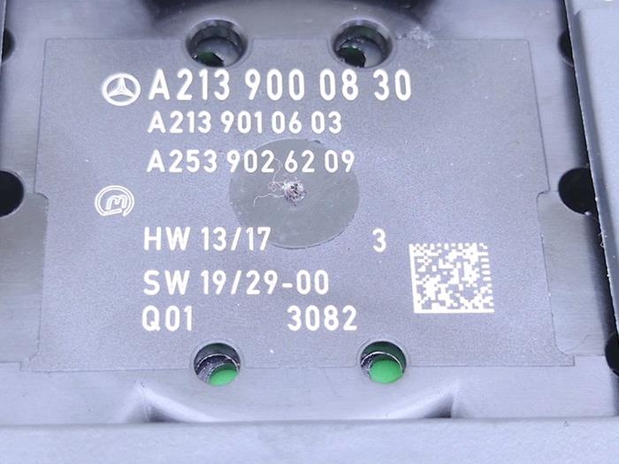 Commande ordinateur de bord d'un Mercedes-Benz G (463) 4.0 G 63 V8 32V 4x4² 2024