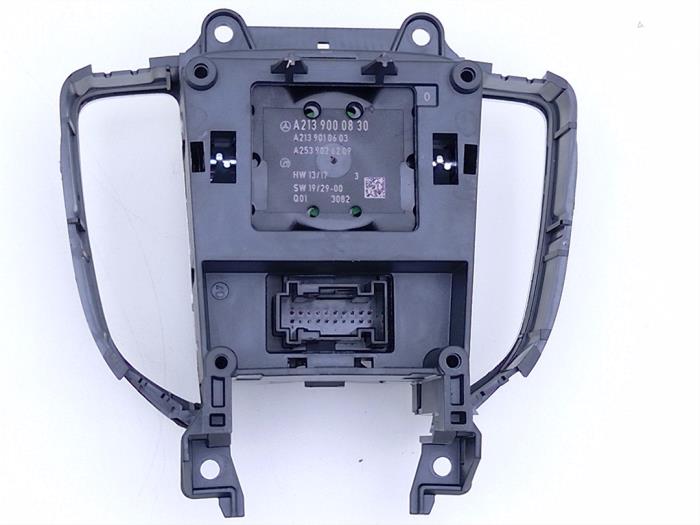Commande ordinateur de bord d'un Mercedes-Benz G (463) 4.0 G 63 V8 32V 4x4² 2024
