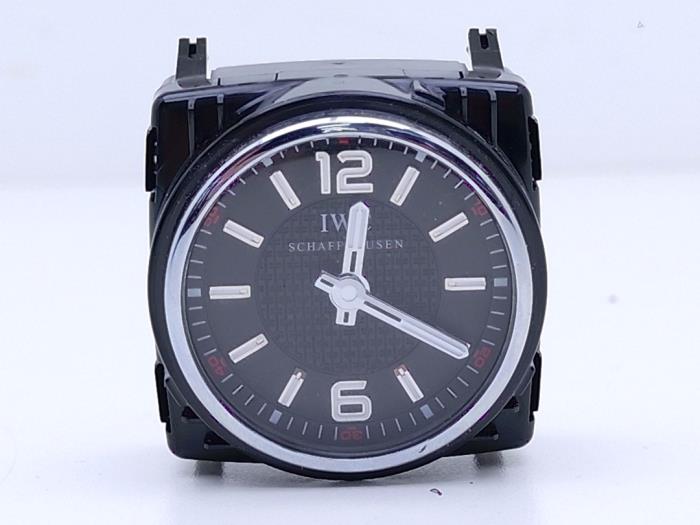 Usados Reloj Mercedes G (463) 4.0 G 63 V8 32V 4x4² Precio € 235,95 IVA incluido ofrecido por Automaterialen Ronald Morien B.V.