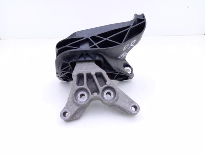 Gebrauchte Motorlager Peugeot 408 1.2 12V PureTech 130 Preis € 25,00 Mit Mehrwertsteuer angeboten von Automaterialen Ronald Morien B.V.