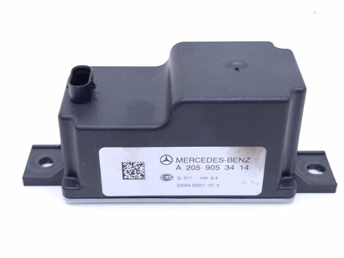 Usagé Divers Mercedes G (463) 4.0 G 63 V8 32V 4x4² Prix € 35,09 Prix TTC proposé par Automaterialen Ronald Morien B.V.
