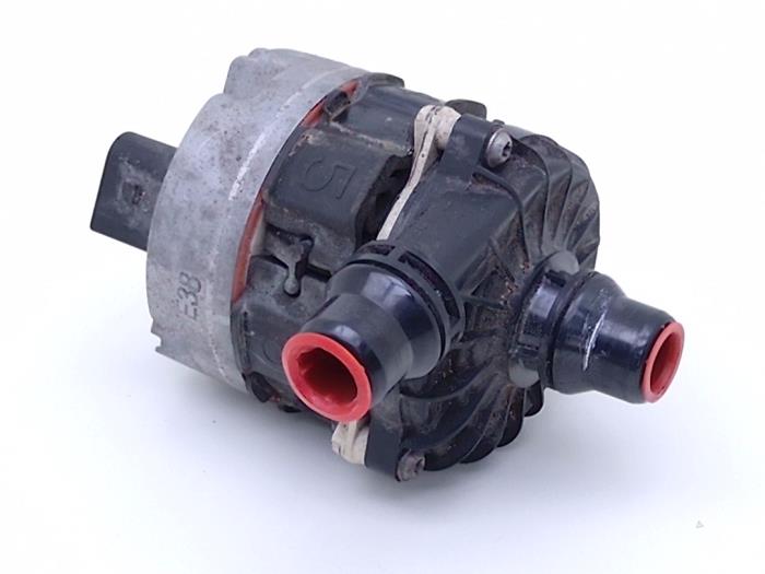 Begagnade Extra vattenpump Mercedes G (463) 4.0 G 63 V8 32V 4x4² Pris € 175,45 Inklusive moms erbjuds av Automaterialen Ronald Morien B.V.